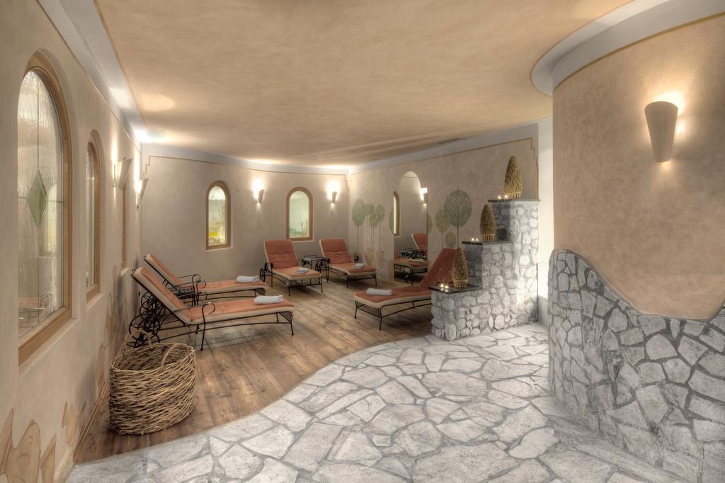 Hotel Conturines Сан Касиано Екстериор снимка